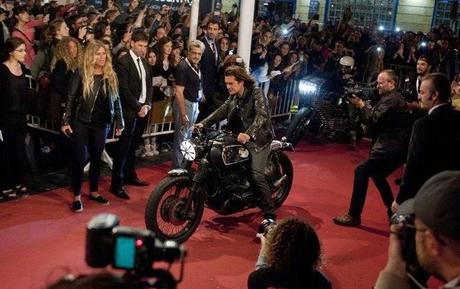 Orlando Bloom llegando a la alfombra roja - Presentación de The Greasy Hands Preachers