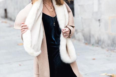 Velvet_Dress-Faux_Fur_Scarf-Party_Outfit-Street_Style-Collage_Vintage-43