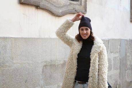 Un abrigo de oveja para los dias de frio Un abrigo de oveja para los dias de frio