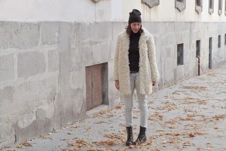 Un abrigo de oveja para los dias de frio Un abrigo de oveja para los dias de frio