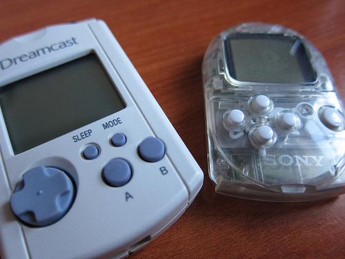 La evolución de las tarjetas de memoria en consolas VMU Vs. PocketStation
