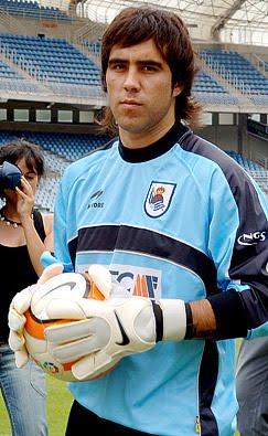 Claudio Bravo y el premio a la puntería Claudio Bravo y el premio a la puntería