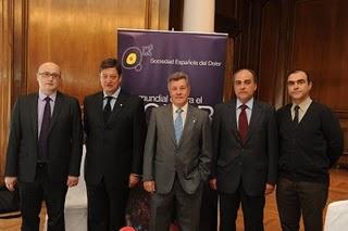 Sólo un 8% de los 10 millones de pacientes con dolor en España son atendidos por profesionales formados en el tratamiento del dolor Sólo un 8% de los 10 millones de pacientes con dolor en España son atendidos por profesionales formados en el tratamiento del dolor