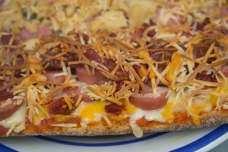 3 paninis caseros de salmón, atún y salchichas y chorizo 3 paninis caseros de salmón, atún y salchichas y chorizo