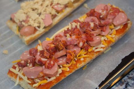 3 paninis caseros de salmón, atún y salchichas y chorizo 3 paninis caseros de salmón, atún y salchichas y chorizo