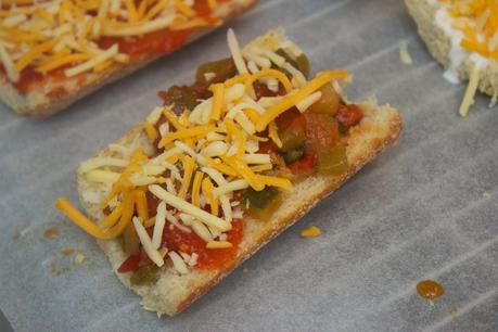 3 paninis caseros de salmón, atún y salchichas y chorizo 3 paninis caseros de salmón, atún y salchichas y chorizo