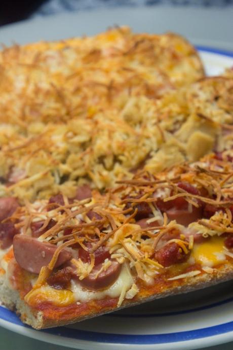 3 paninis caseros de salmón, atún y salchichas y chorizo 3 paninis caseros de salmón, atún y salchichas y chorizo