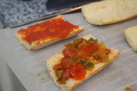 3 paninis caseros de salmón, atún y salchichas y chorizo 3 paninis caseros de salmón, atún y salchichas y chorizo