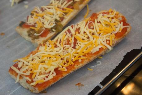 3 paninis caseros de salmón, atún y salchichas y chorizo 3 paninis caseros de salmón, atún y salchichas y chorizo