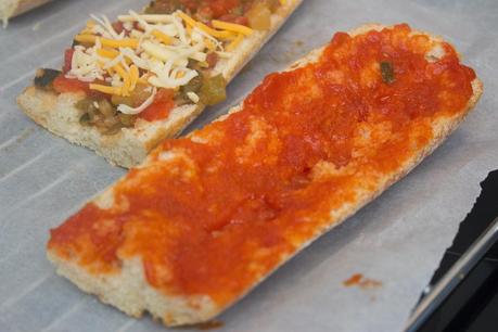 3 paninis caseros de salmón, atún y salchichas y chorizo 3 paninis caseros de salmón, atún y salchichas y chorizo