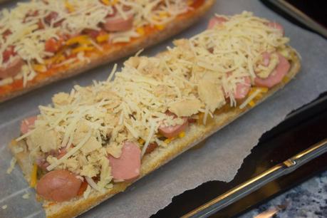 3 paninis caseros de salmón, atún y salchichas y chorizo 3 paninis caseros de salmón, atún y salchichas y chorizo