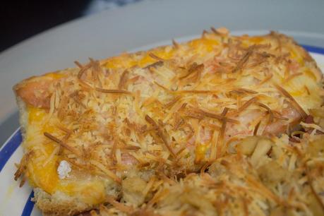 3 paninis caseros de salmón, atún y salchichas y chorizo 3 paninis caseros de salmón, atún y salchichas y chorizo