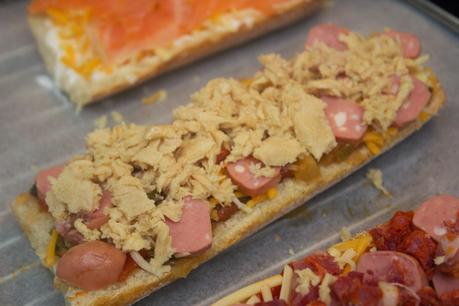 3 paninis caseros de salmón, atún y salchichas y chorizo 3 paninis caseros de salmón, atún y salchichas y chorizo