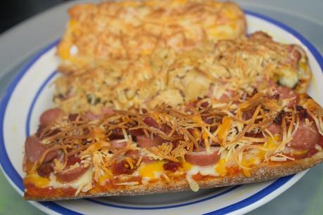 3 paninis caseros de salmón, atún y salchichas y chorizo 3 paninis caseros de salmón, atún y salchichas y chorizo