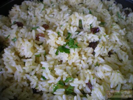 Fricasé de pollo con nueces caramelizadas y arroz con curry Fricasé de pollo con nueces caramelizadas y arroz con curry
