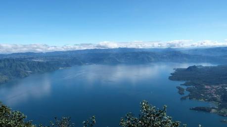 1 mes de aventuras viajando por México y Guatemala Vistas del lago Atitlan desde el volcán San Pedro
