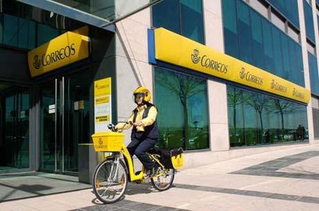 Las ventas online saturan Correos Correos