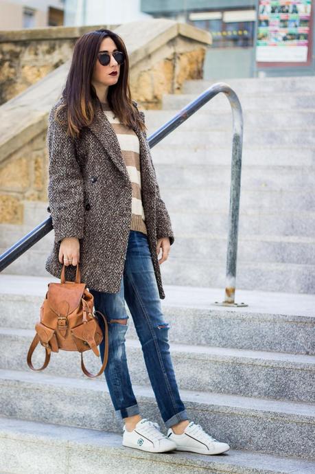 Sneakers and ripped Perfect Sneakers