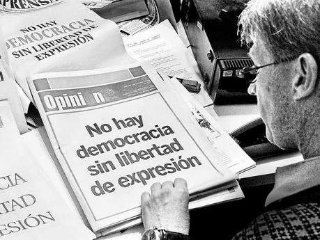 Atentados contra la libertad de expresión, muertos invisibles y ejecutores sin armas Atentados contra la libertad de expresión, muertos invisibles y ejecutores sin armas