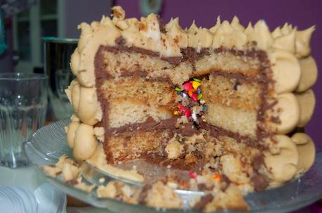 LAYER CAKE DE CHOCOLATE Y TOFFEE CON SORPRESA DE LACASITOS