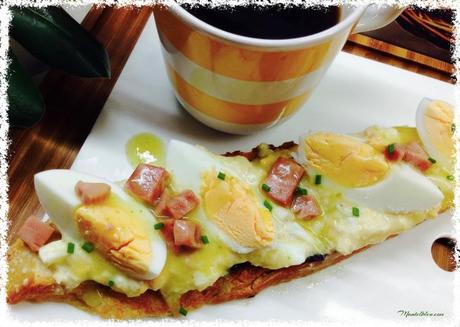 Tosta de huevos en salsa verde con tacos Tosta de huevos en salsa verde con tacos