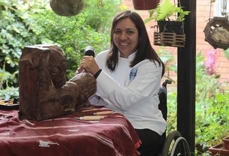 Claudia Ramírez, primera chef en silla de ruedas en la Copa del Mundo de Repostería en Lyon Claudia Ramírez, primera chef en silla de ruedas en la Copa del Mundo de Repostería en Lyon