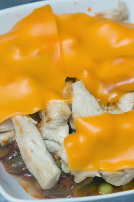 Pisto con pollo gratinado con queso cheddar Pisto con pollo gratinado con queso cheddar