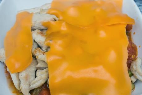 Pisto con pollo gratinado con queso cheddar Pisto con pollo gratinado con queso cheddar