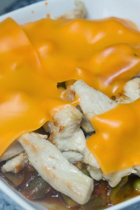 Pisto con pollo gratinado con queso cheddar Pisto con pollo gratinado con queso cheddar
