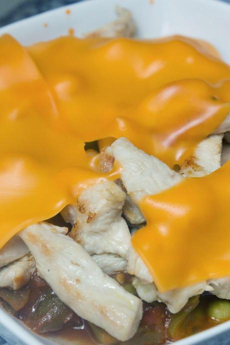 Pisto con pollo gratinado con queso cheddar Pisto con pollo gratinado con queso cheddar