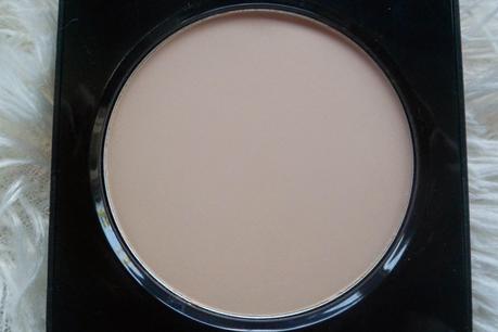 Bobbi Brown: Sheer Finish Pressed Powder Bobbi Brown: Sheer Finish Pressed Powder