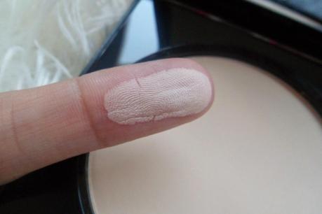 Bobbi Brown: Sheer Finish Pressed Powder Bobbi Brown: Sheer Finish Pressed Powder