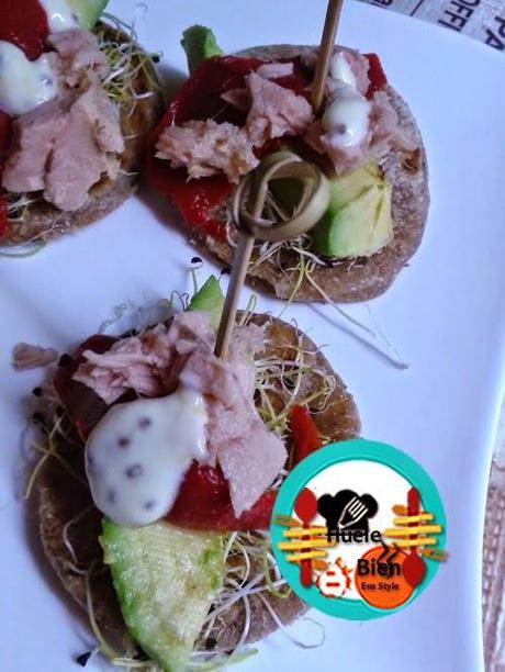 Pinchos de aguacate con atún