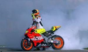 historia-gp-2003-valentino-rossi-555x330