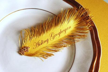 Marcasitios de papel gold FEATHER Wedding place cards - HANDmade of iridescent gold paper, your guest Name Printing Included, Gold glass beads decor
