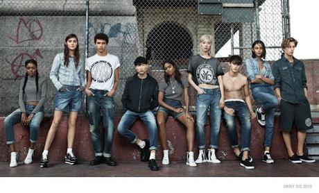 Cara Delevingne vuelve a liderar la nueva campaña de DKNY
