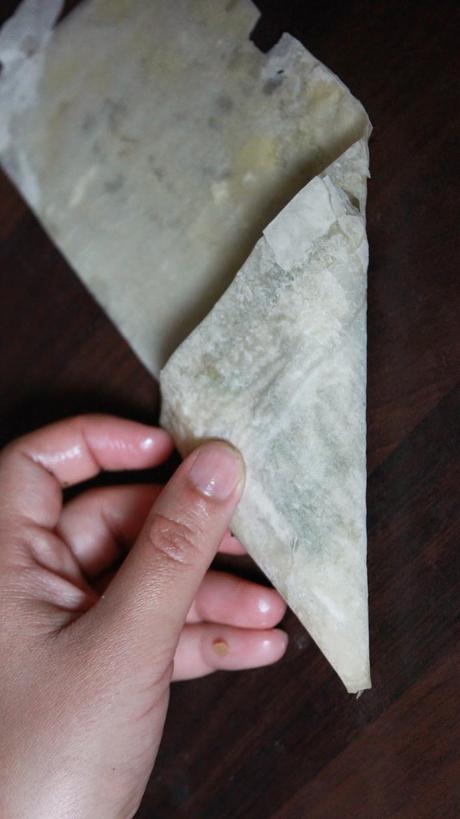 Triángulos de pasta filo con espinacas y queso feta Triángulos de pasta filo con espinacas y queso feta