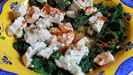 Triángulos de pasta filo con espinacas y queso feta Triángulos de pasta filo con espinacas y queso feta