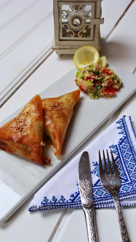 Triángulos de pasta filo con espinacas y queso feta Triángulos de pasta filo con espinacas y queso feta