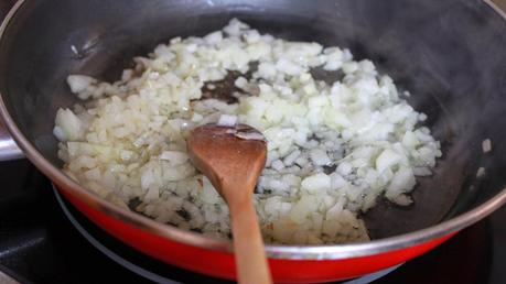 Triángulos de pasta filo con espinacas y queso feta Triángulos de pasta filo con espinacas y queso feta