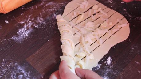 Panecillos trenzados con queso y sésamo (Turquía)