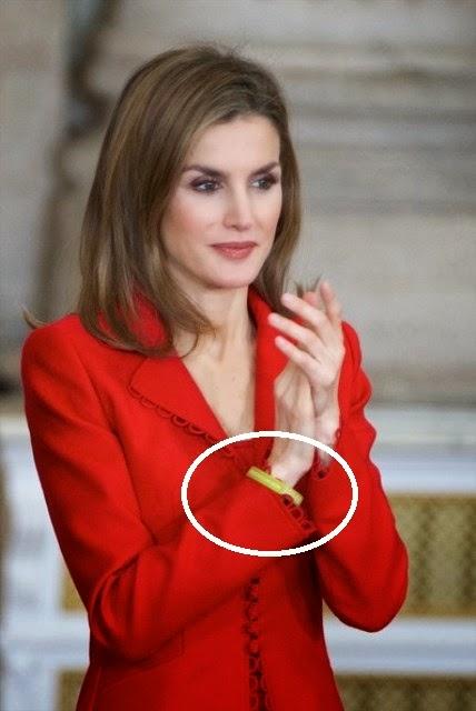 Dña. Letizia luce pulsera para la modificación de los horarios españoles