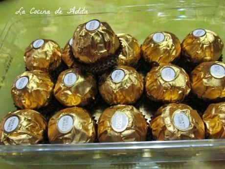 Tarta Ferrero Rocher, con esferificación inversa Tarta Ferrero Rocher, con esferificación inversa