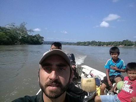 De Flores a Palenque: aventuras en la frontera del disparate. Cruzando el río que separa Guatemala de México