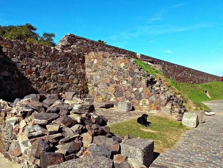 Colonia del Sacramento, piedra y color