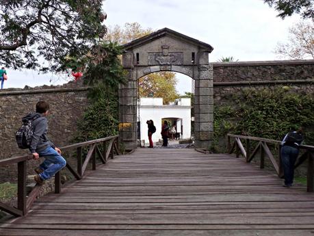 Colonia del Sacramento, piedra y color