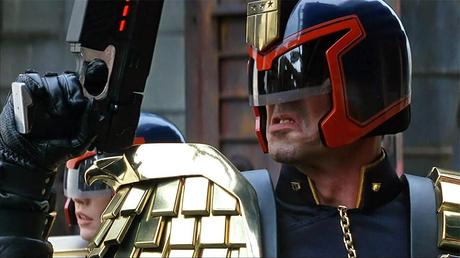 DREDD (PETE TRAVIS, 2012)