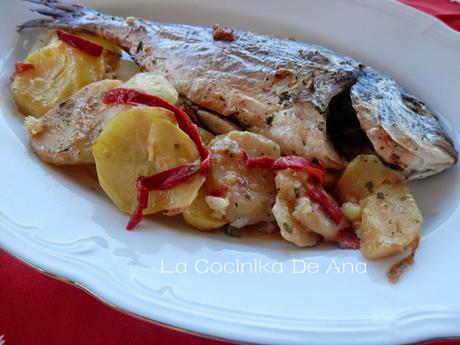 Dorada al horno  con patatas panadera