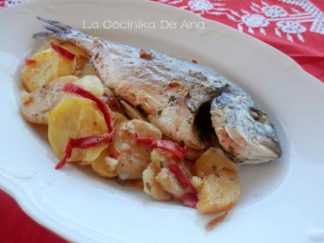 Dorada al horno  con patatas panadera