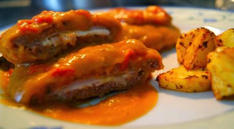 Filetes Rusos Rellenos de Pavo y Queso en Salsa con Patatas Filetes Rusos Rellenos de Pavo y Queso en Salsa con Patatas